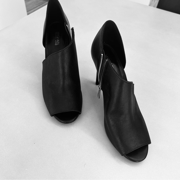 Michael Kors Black Leather Peeptoe Heel with Size CutOyt Zip Up, Size9 - Picture 3 of 16